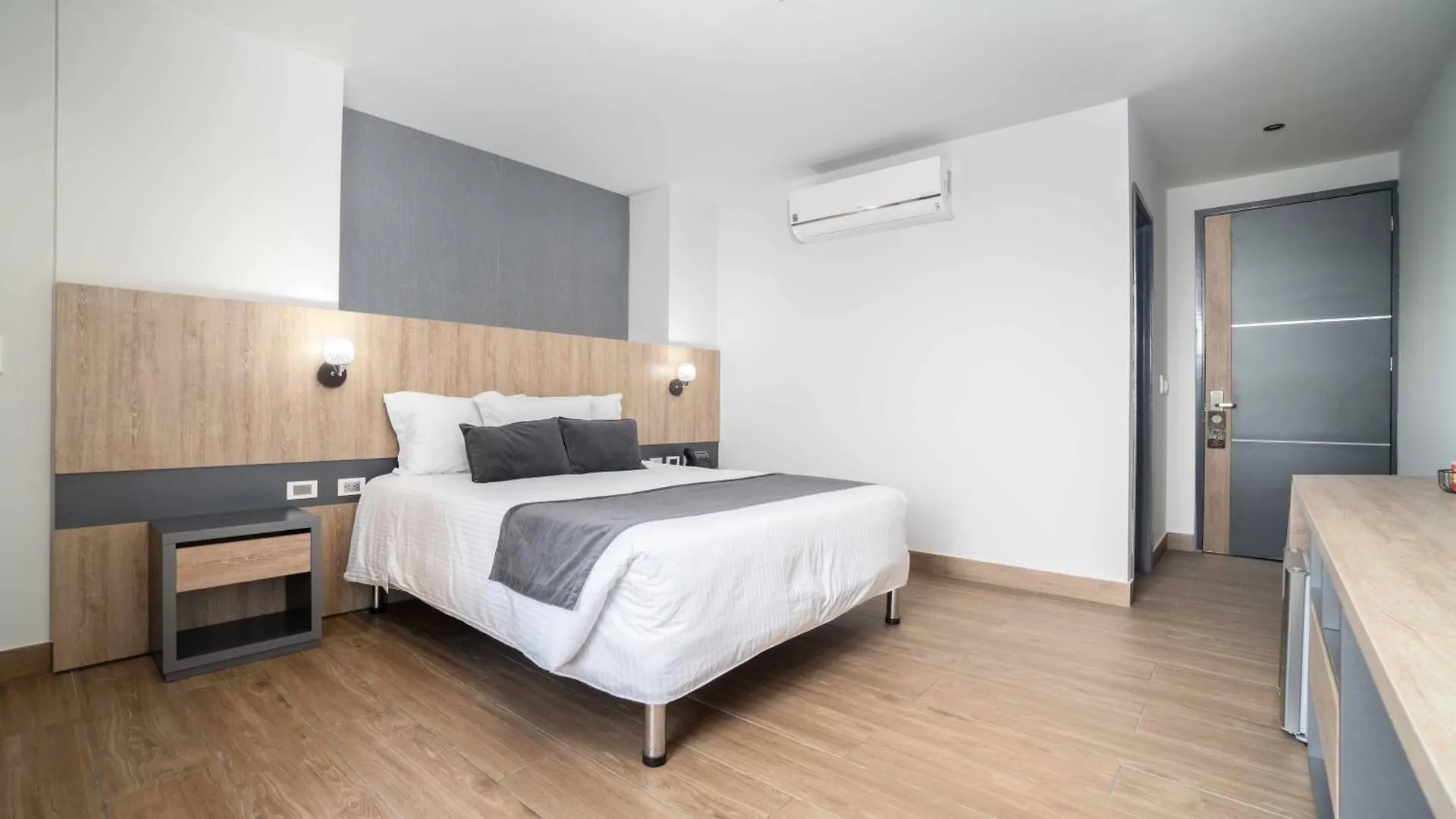 Hotel Plaza Del Lili Cali 4*,